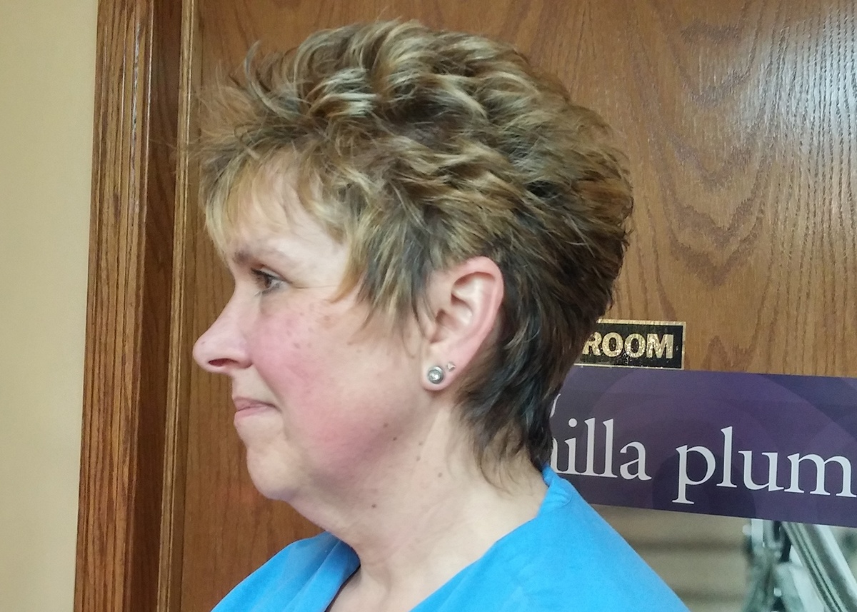 Short Style female haircut with highlights